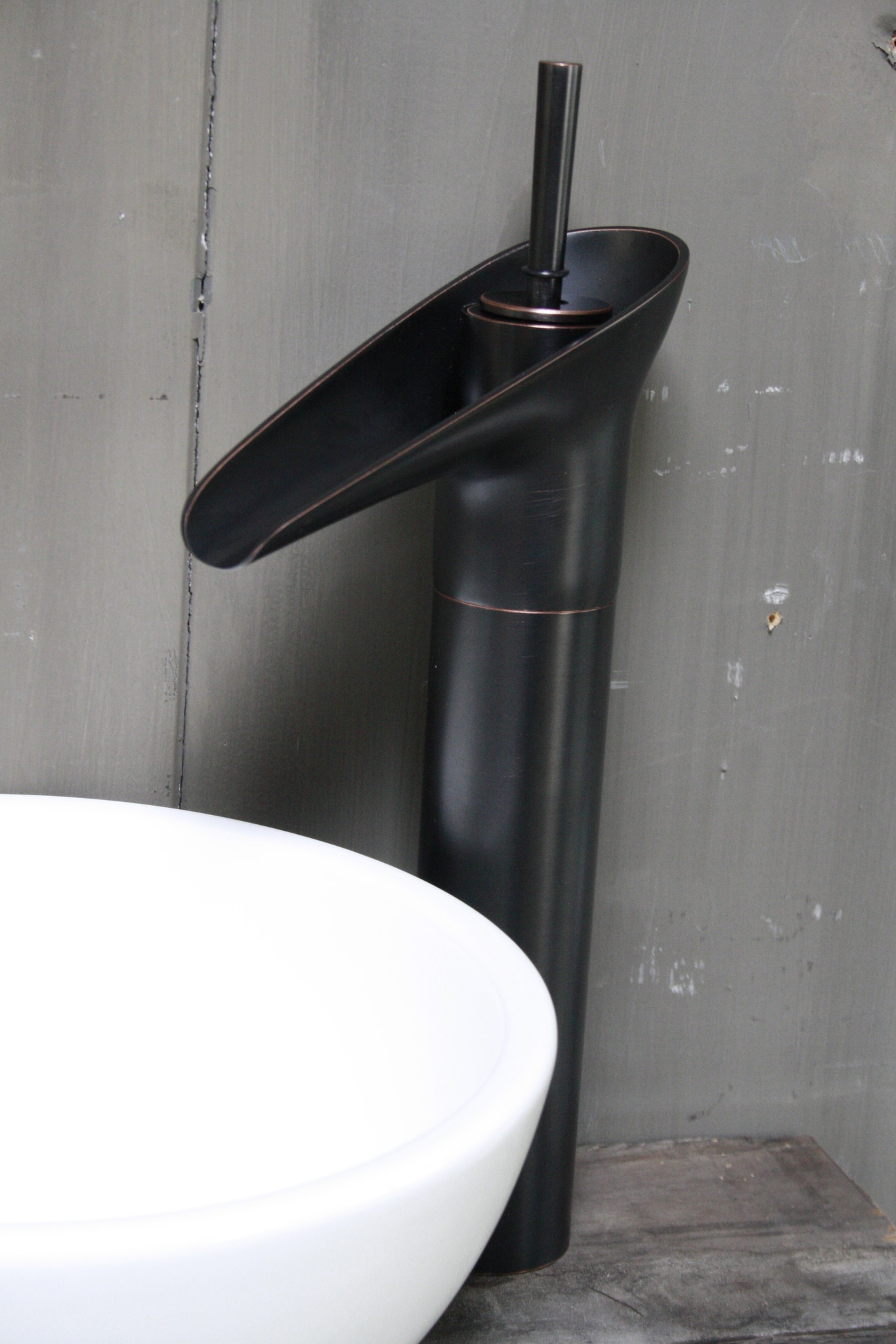 Rene Houtman Watervalkraan Zwart met Brons Toilet 32,5 cm