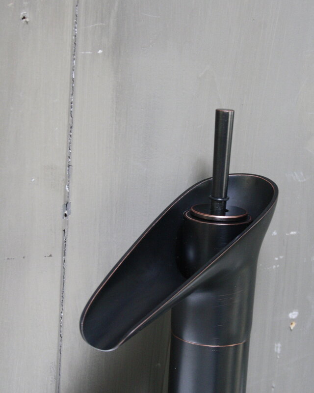 Rene Houtman Watervalkraan Zwart met Brons Toilet 32,5 cm