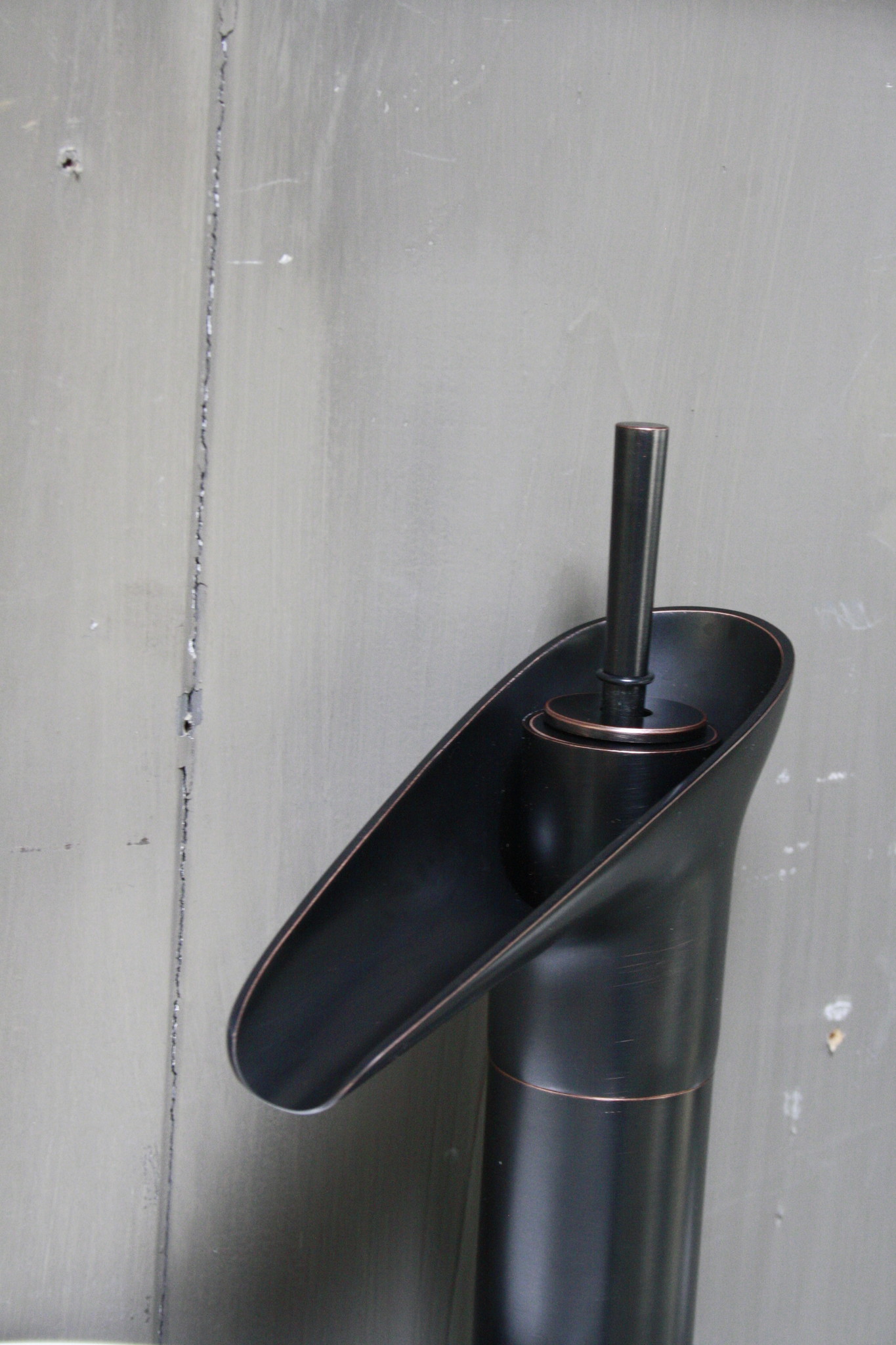 Rene Houtman Watervalkraan Zwart met Brons Toilet 32,5 cm
