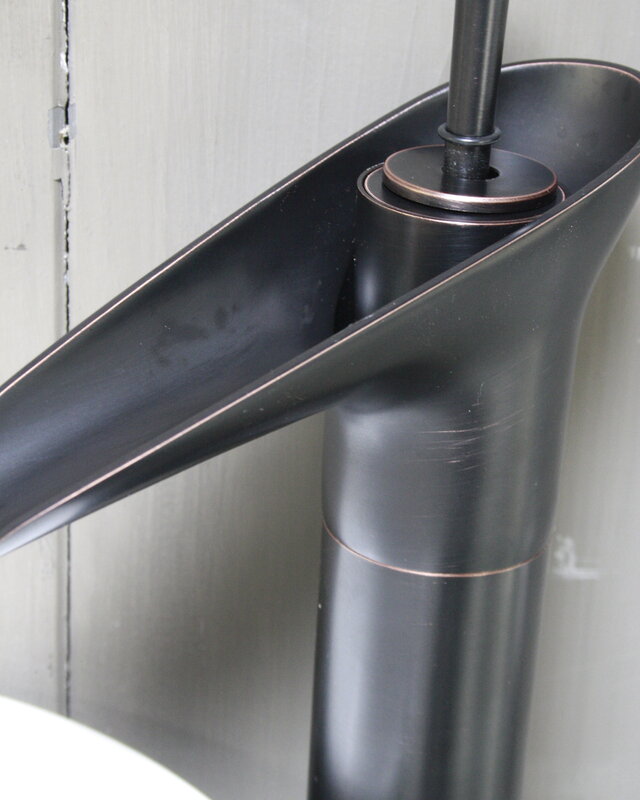 Rene Houtman Watervalkraan Zwart met Brons Toilet 32,5 cm