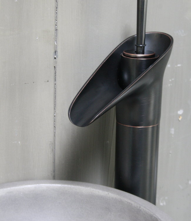 Rene Houtman Boris fonteinmeubelset beton incl. hoge kraan zwart