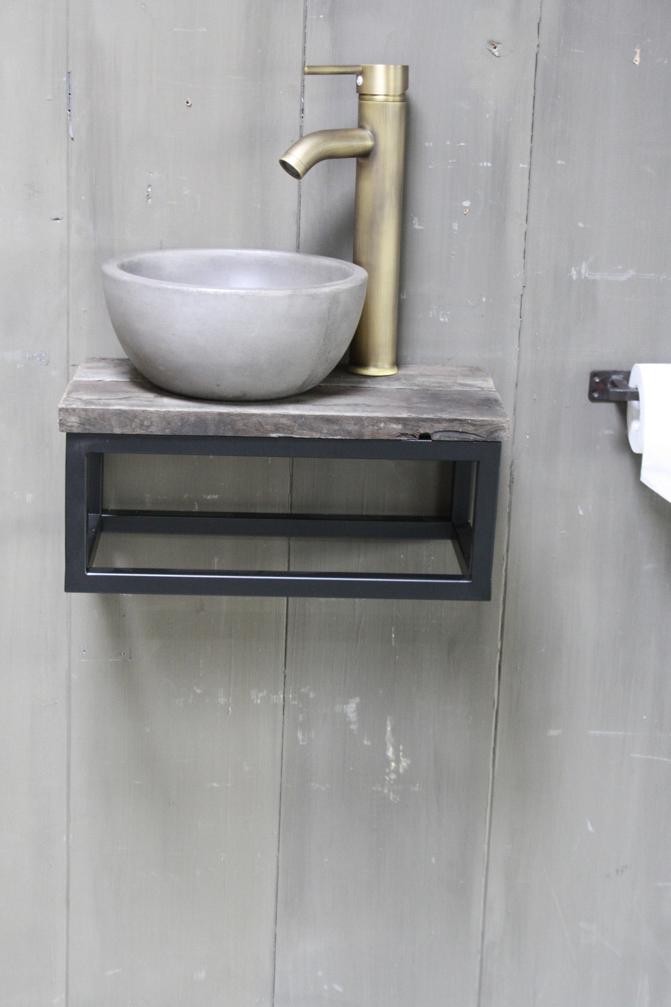 Rene Houtman Boris fonteinmeubelset beton incl. hoge kraan brons