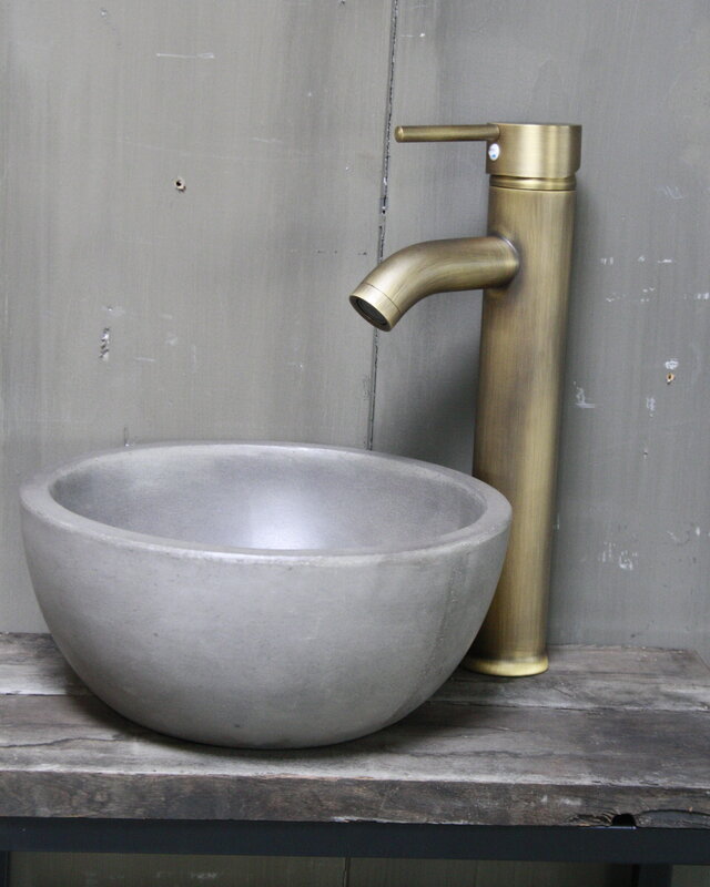 Rene Houtman Boris fonteinmeubelset beton incl. hoge kraan brons