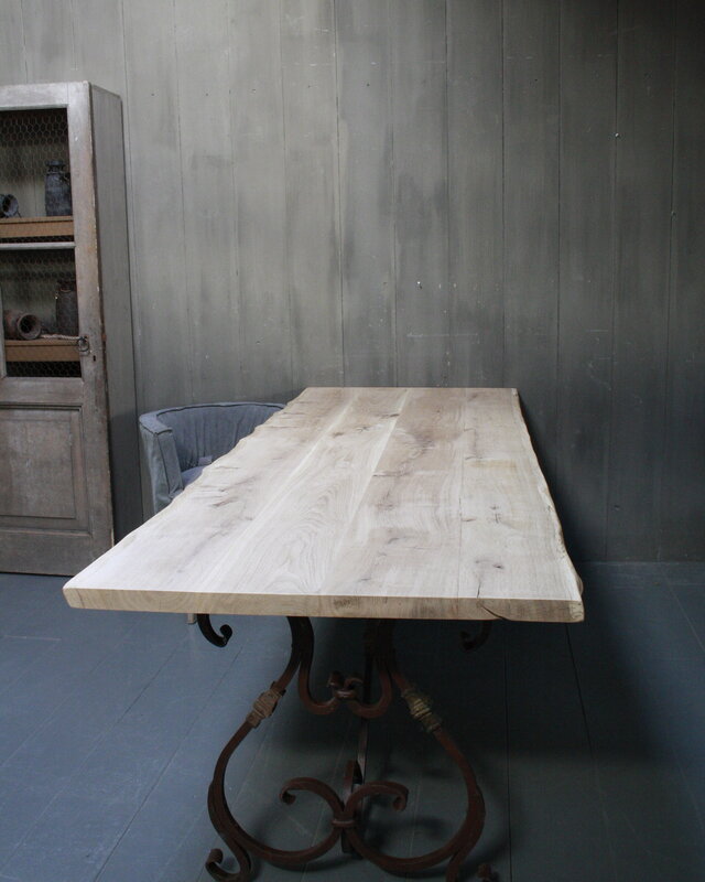 Rene Houtman Eetkamertafel Eiken 250 cm met ijzeren onderstel