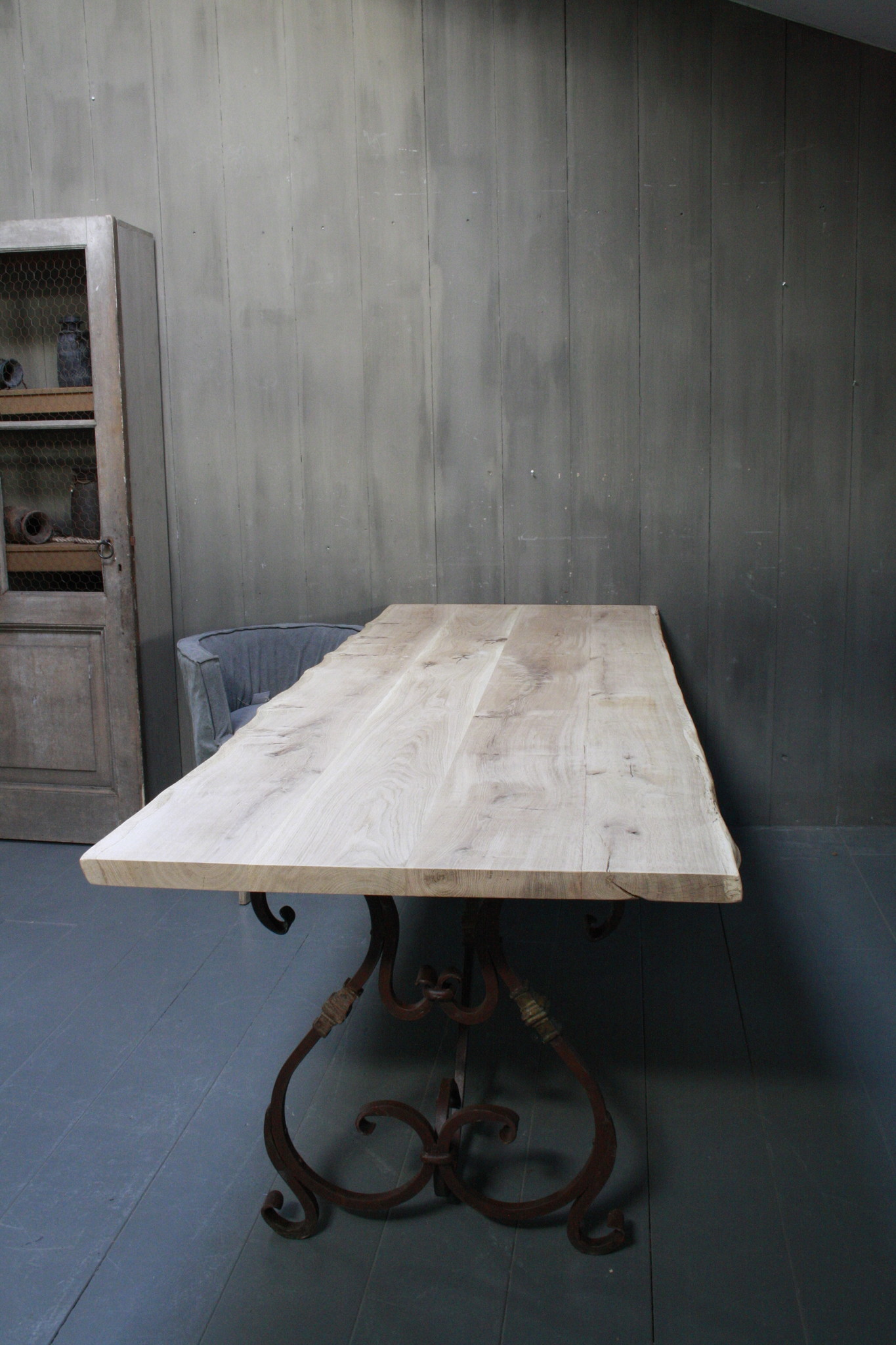 Rene Houtman Eetkamertafel Eiken 250 cm met ijzeren onderstel