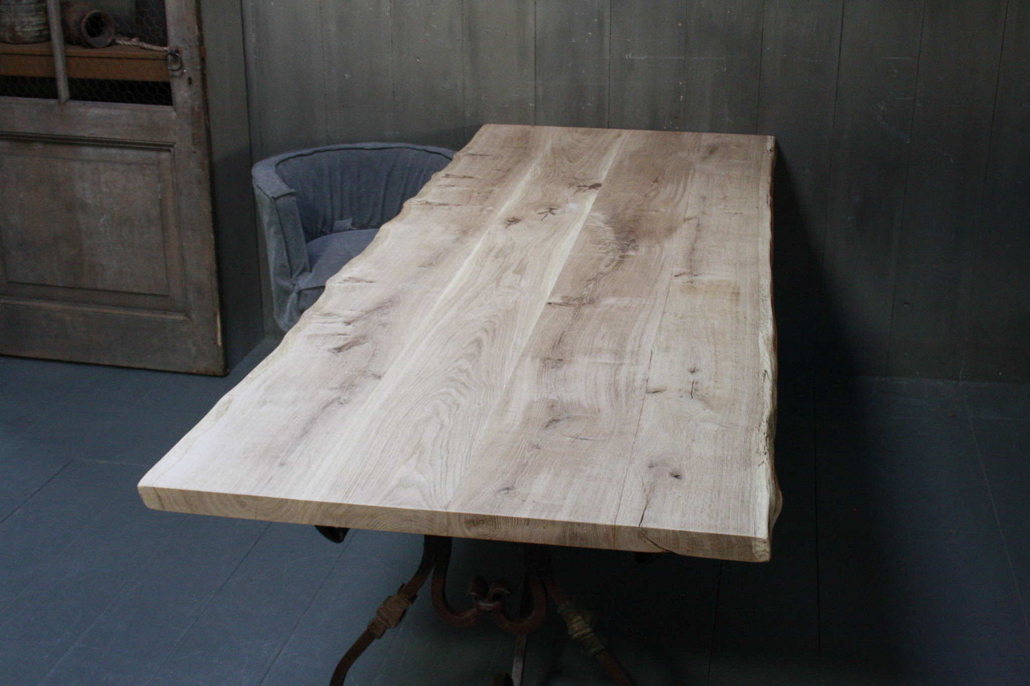 Rene Houtman Eetkamertafel Eiken 250 cm met ijzeren onderstel