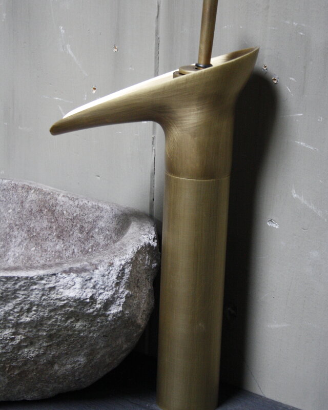 Rene Houtman Watervalkraan Nostalgisch Brons 31,2 cm