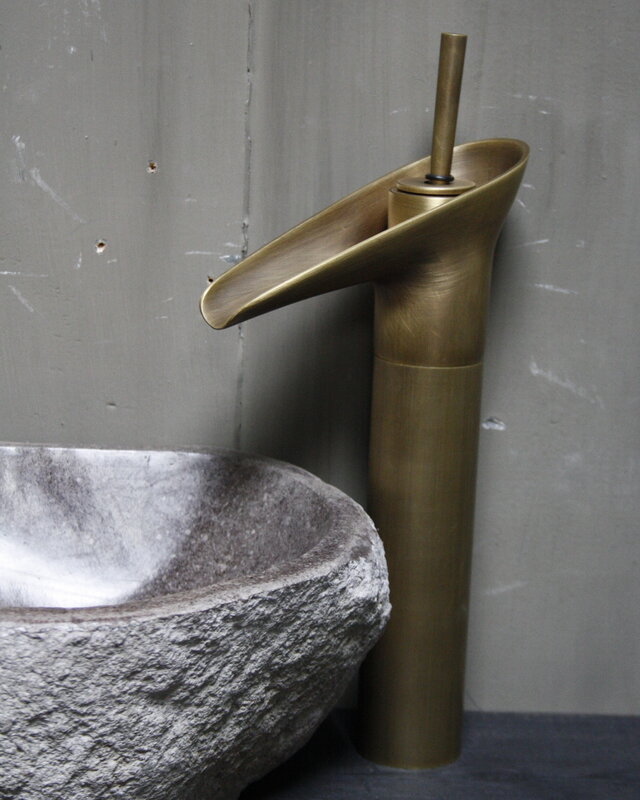Rene Houtman Watervalkraan Nostalgisch Brons 31,2 cm