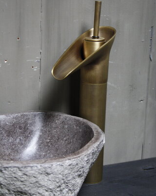 Rene Houtman Watervalkraan Nostalgisch Brons 31,2 cm