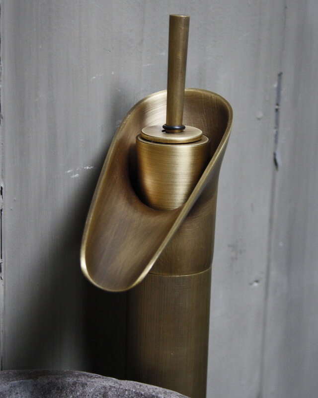 Rene Houtman Watervalkraan Nostalgisch Brons 31,2 cm