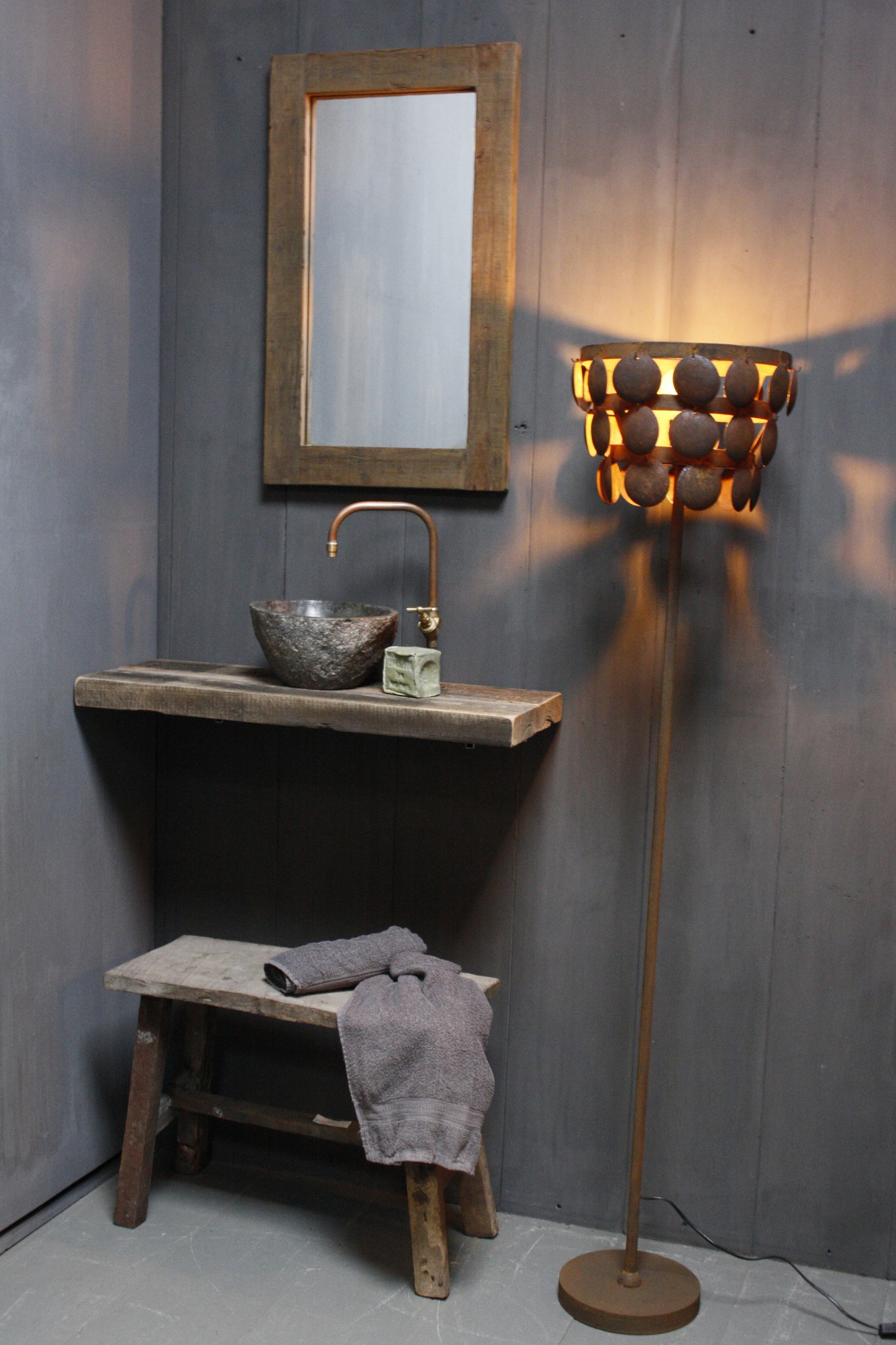 Rene Houtman Aleida Houten Toiletset compleet met waskom, kraan & 2 beugels