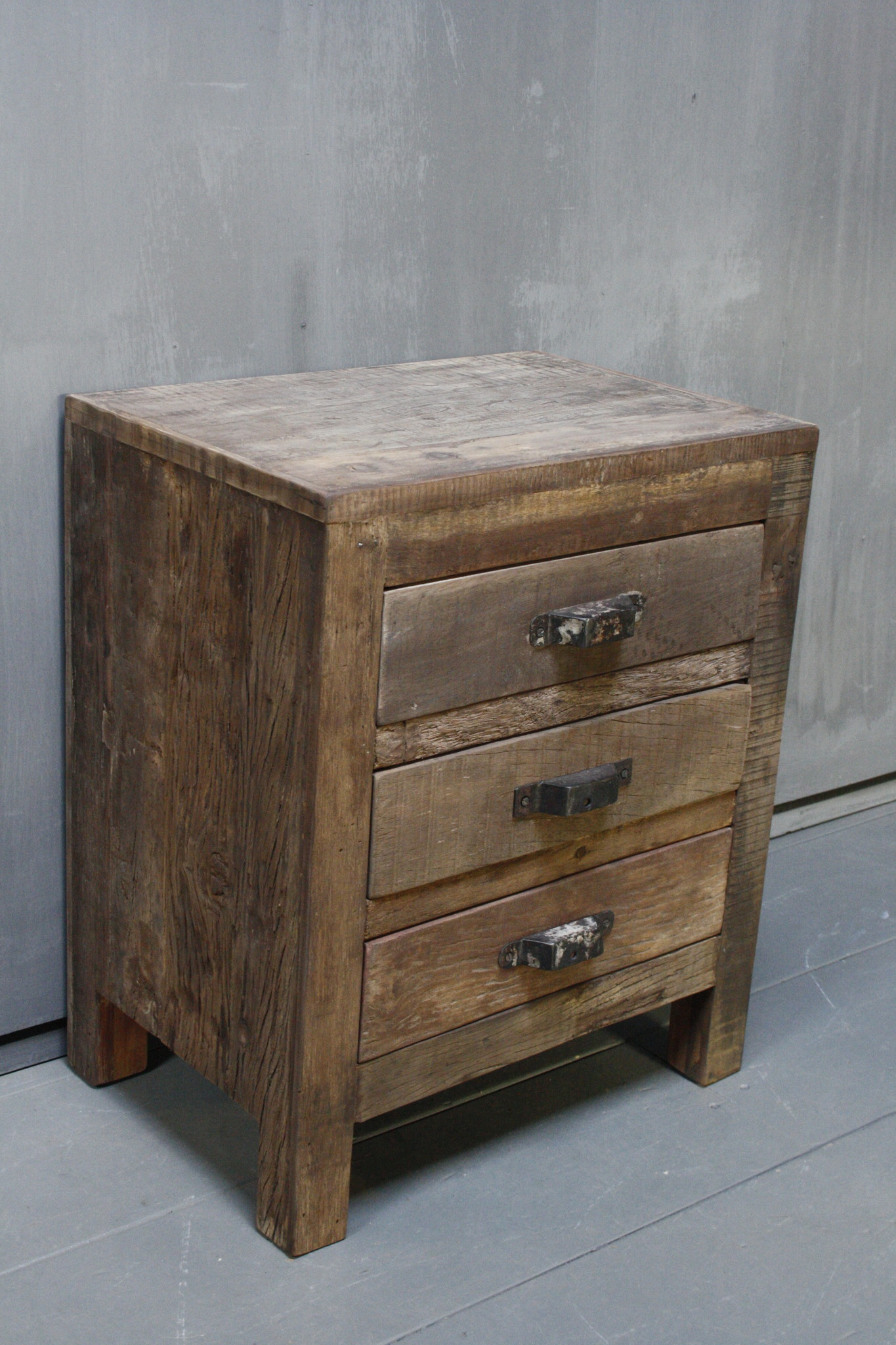 Rene Houtman Oud houten nachtkastje 3 lades 50x35x60 cm