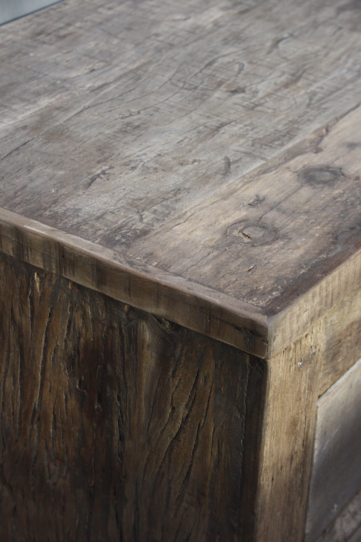 Rene Houtman Oud houten nachtkastje 3 lades 50x35x60 cm