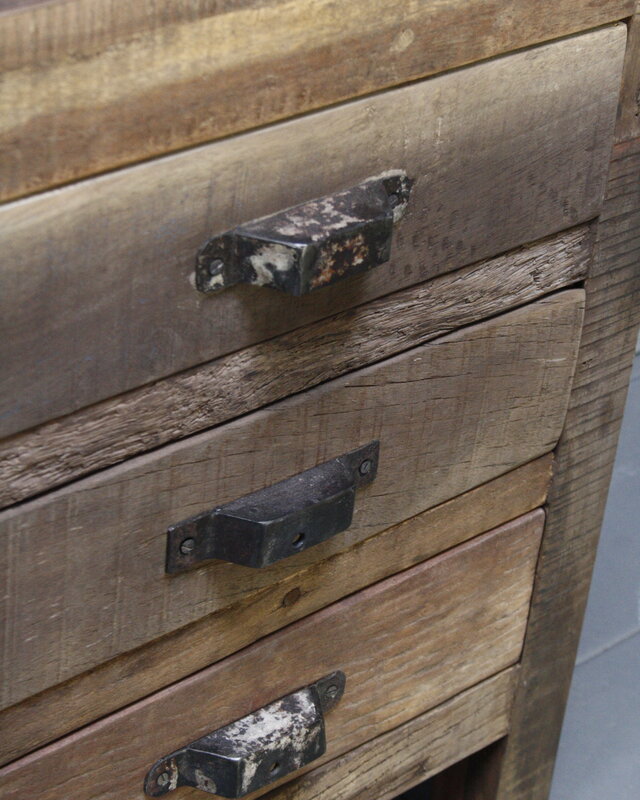 Rene Houtman Oud houten nachtkastje 3 lades 50x35x60 cm