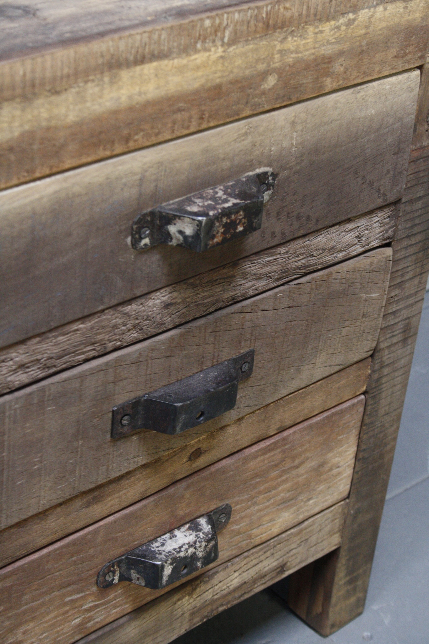 Rene Houtman Oud houten nachtkastje 3 lades 50x35x60 cm
