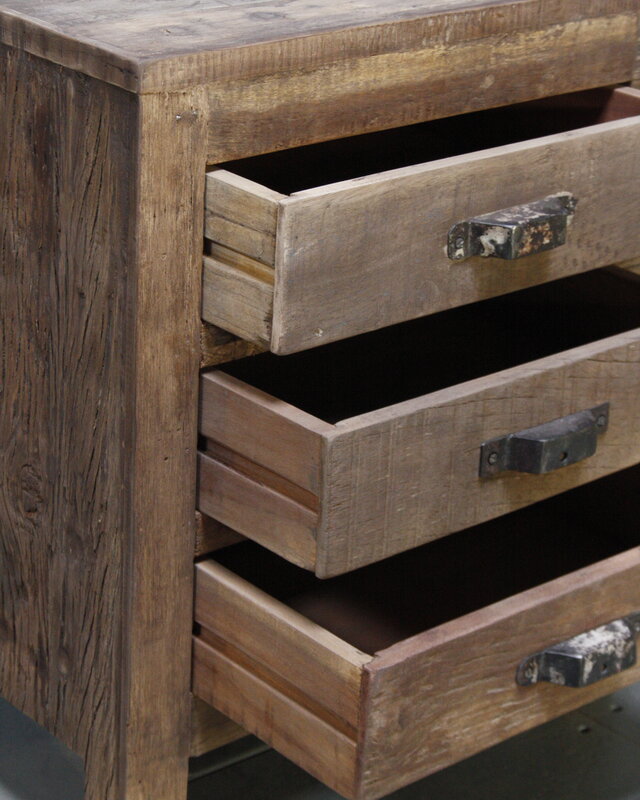 Rene Houtman Oud houten nachtkastje 3 lades 50x35x60 cm