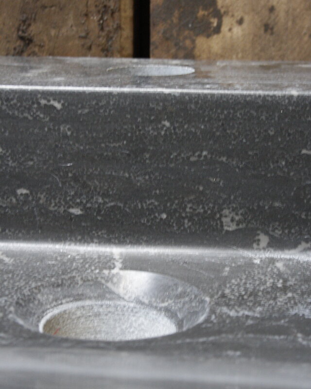 Forzalaqua Wastafel Forzalaqua Oslo Hardsteen Gefrijnd Met Kraangat Antraciet 60x40x9 cm