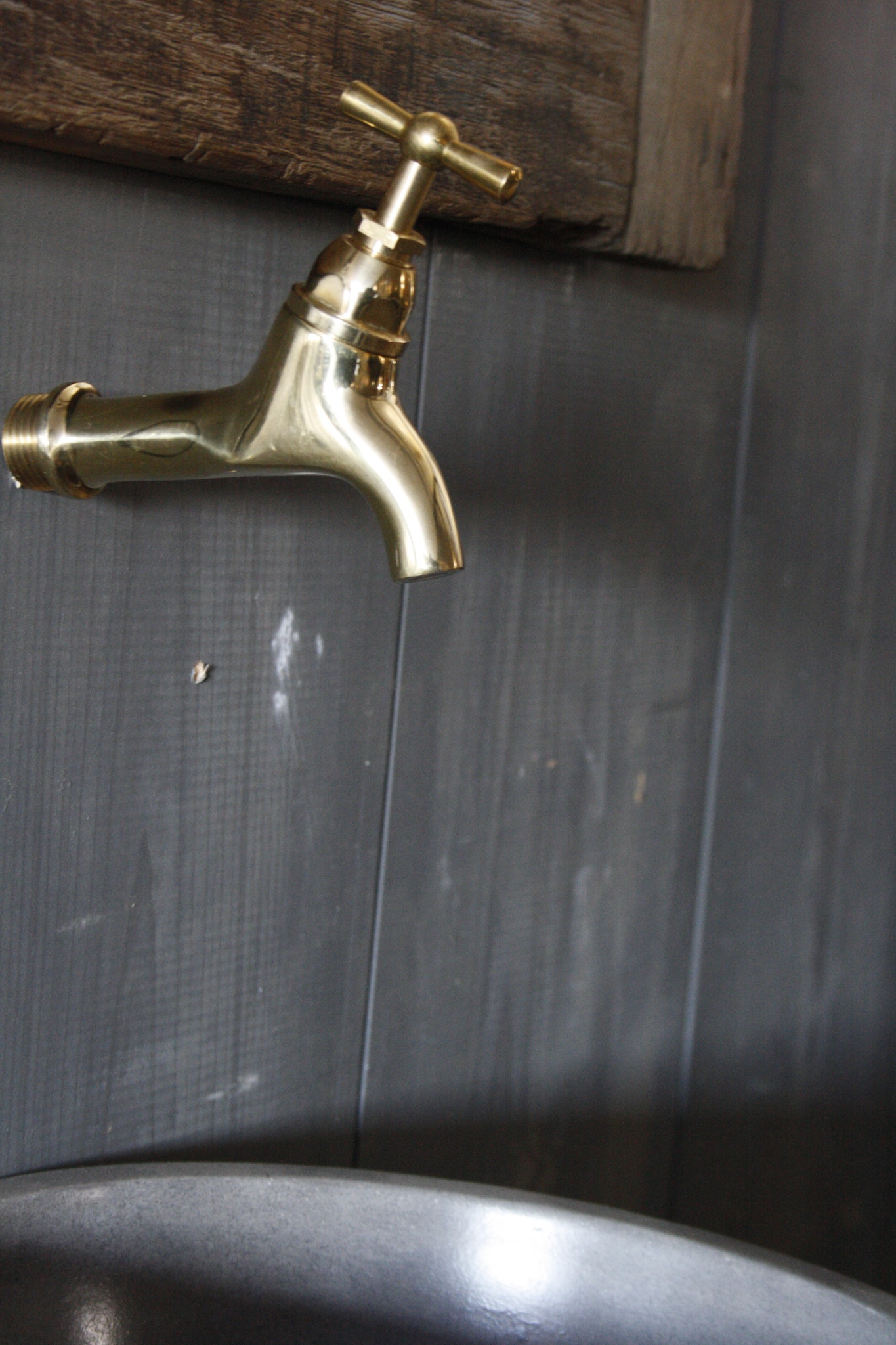 Rene Houtman Maastricht - Messing Tapkraan - Koud Water Muur -
