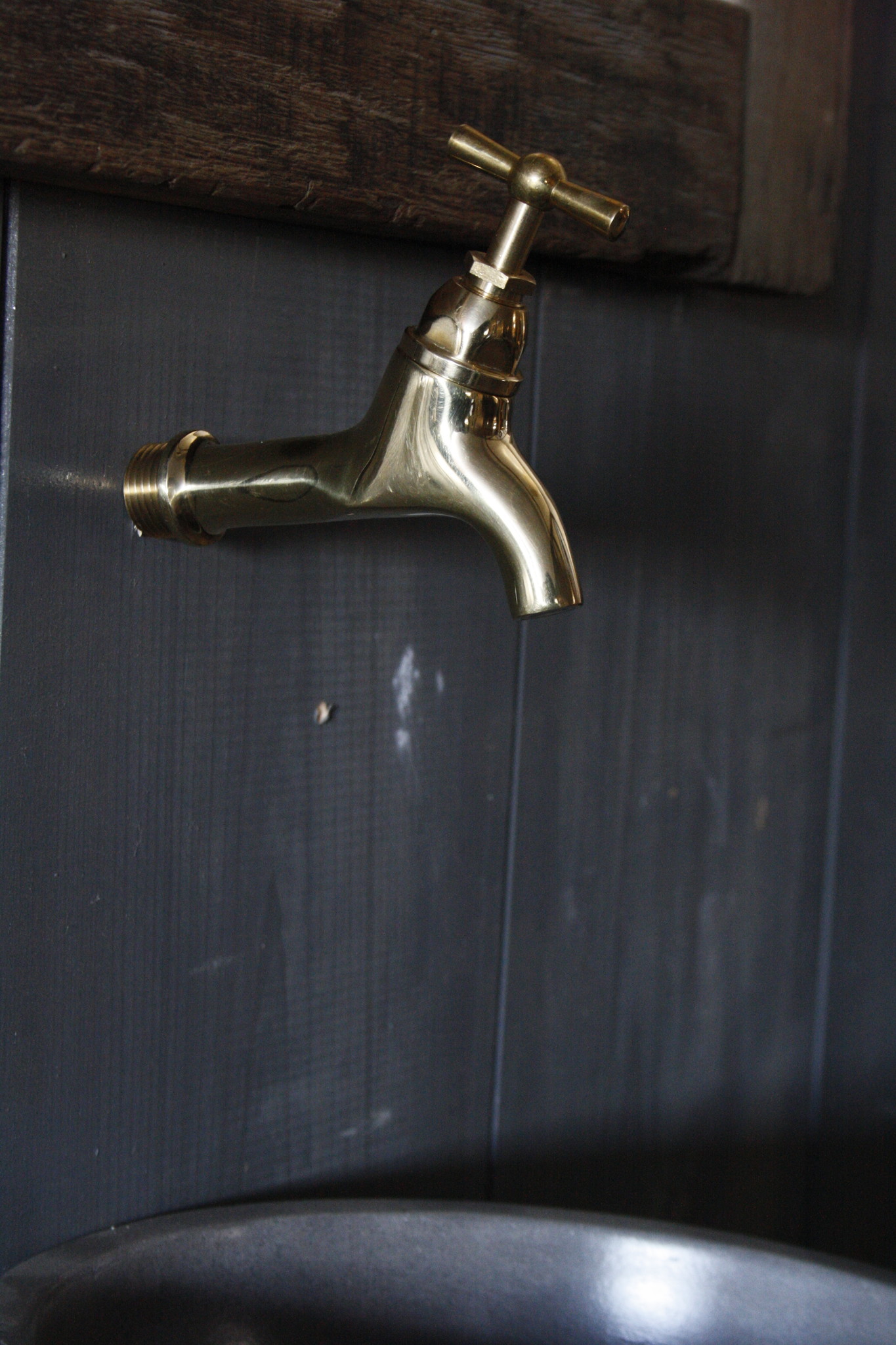 Rene Houtman Maastricht - Messing Tapkraan - Koud Water Muur -