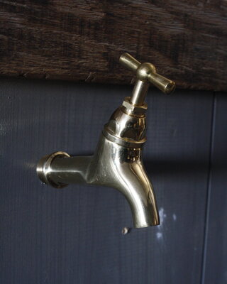 Rene Houtman Maastricht - Messing Tapkraan - Koud Water Muur -