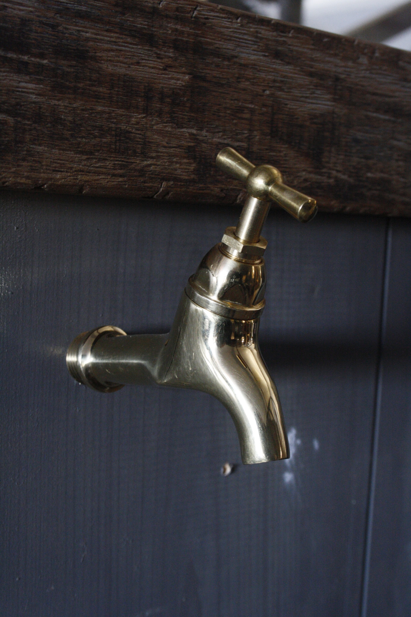 Rene Houtman Maastricht - Messing Tapkraan - Koud Water Muur -