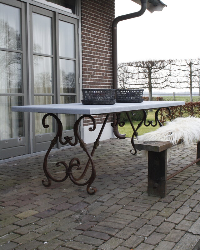 Rene Houtman Tuintafel Belgisch Hardsteen 5 Cm Dik Cannes Ijzeren Krulpoot