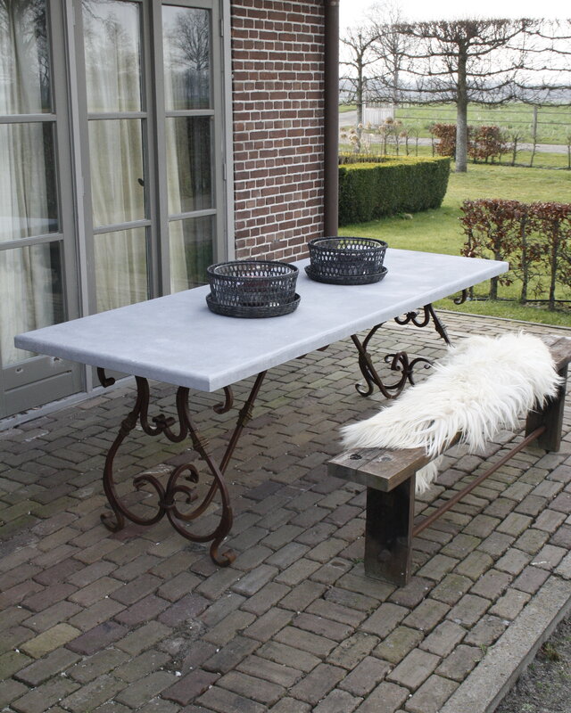 Rene Houtman Tuintafel Belgisch Hardsteen 5 Cm Dik Cannes Ijzeren Krulpoot