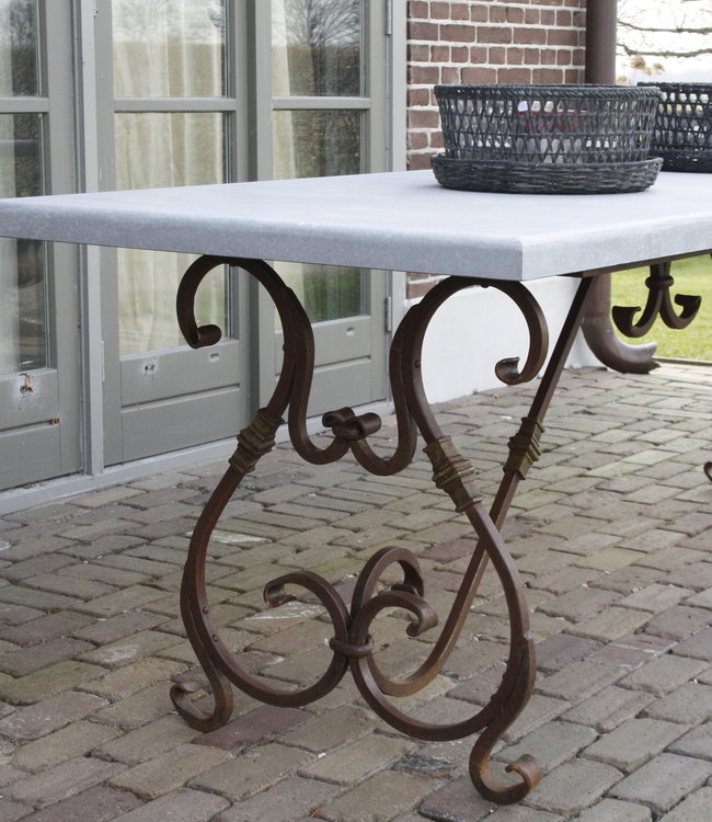 Rene Houtman Tuintafel Belgisch Hardsteen 5 Cm Dik Cannes Ijzeren Krulpoot
