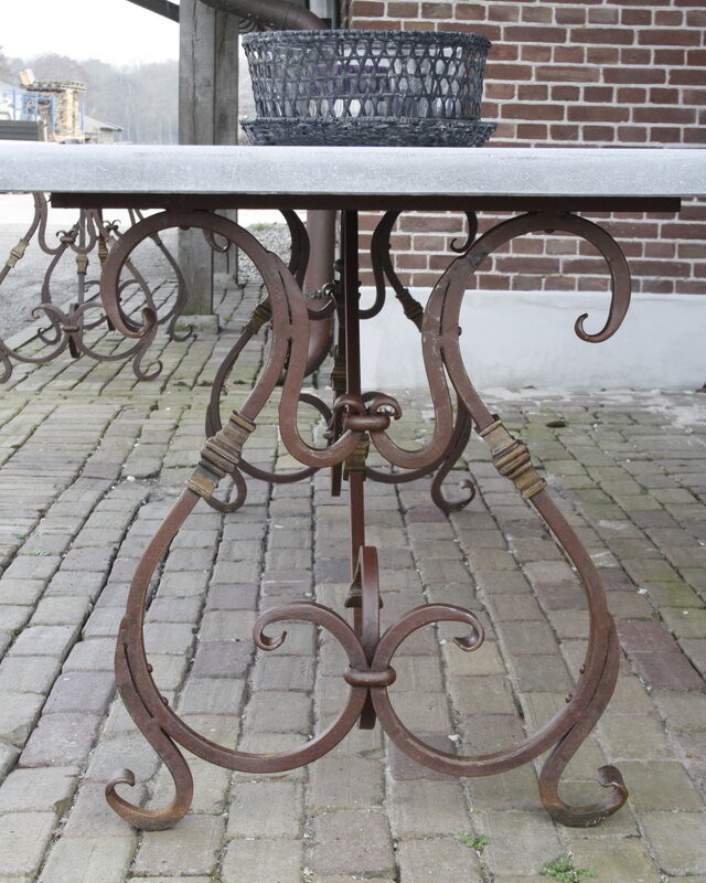 Rene Houtman Tuintafel Belgisch Hardsteen 5 Cm Dik Cannes Ijzeren Krulpoot