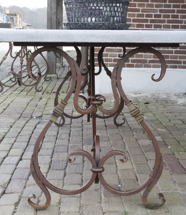 Rene Houtman Tuintafel Belgisch Hardsteen 5 Cm Dik Cannes Ijzeren Krulpoot