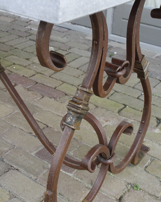 Rene Houtman Tuintafel Belgisch Hardsteen 5 Cm Dik Cannes Ijzeren Krulpoot