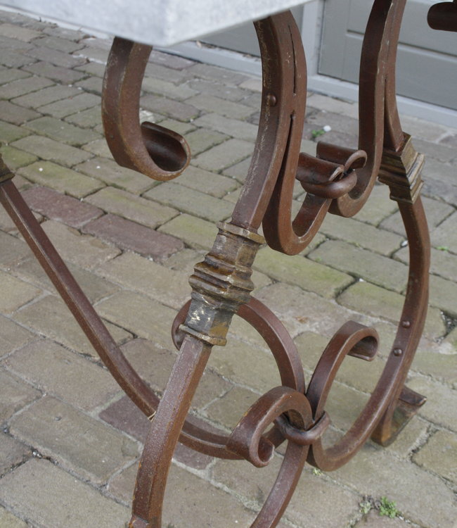 Rene Houtman Tuintafel Belgisch Hardsteen 5 Cm Dik Cannes Ijzeren Krulpoot