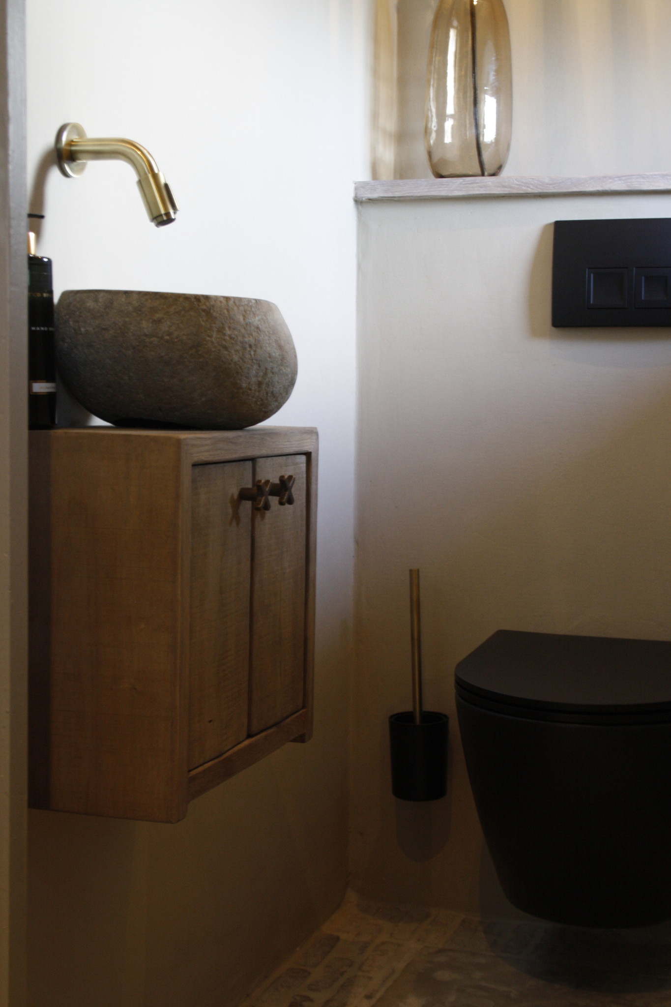 Rene Houtman Zwevend Toiletmeubel Eiken Deurtjes L39xH35 cm