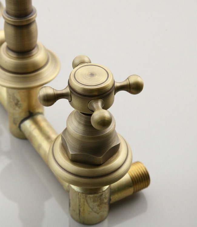 Rene Houtman Inbouw Muurkraan - Brons