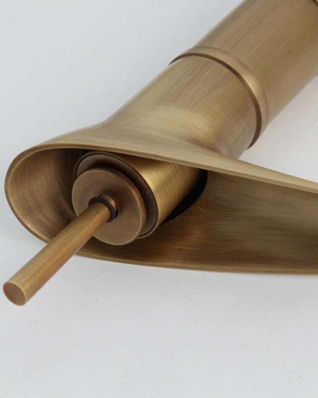 Rene Houtman Bronzen Watervalkraan - H220mm