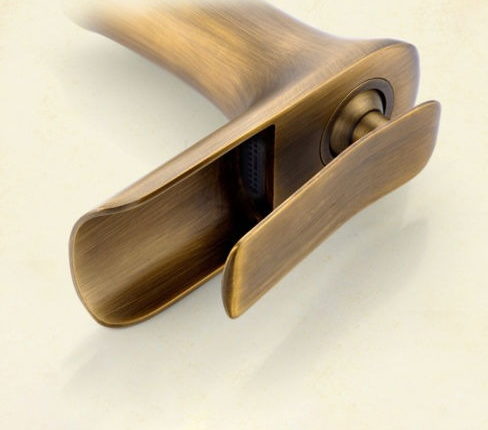 Rene Houtman Watervalkraan Brons - H135 MM