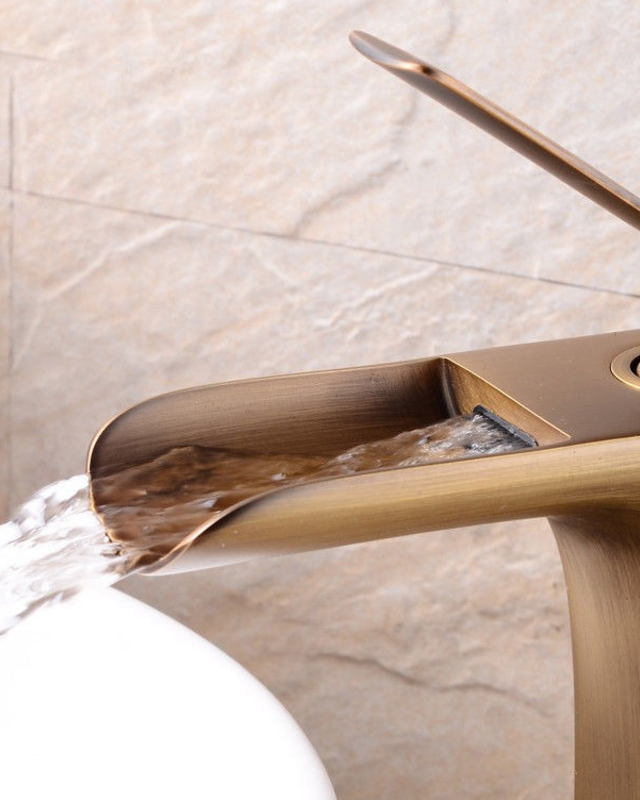 Rene Houtman Watervalkraan Brons - H135 MM