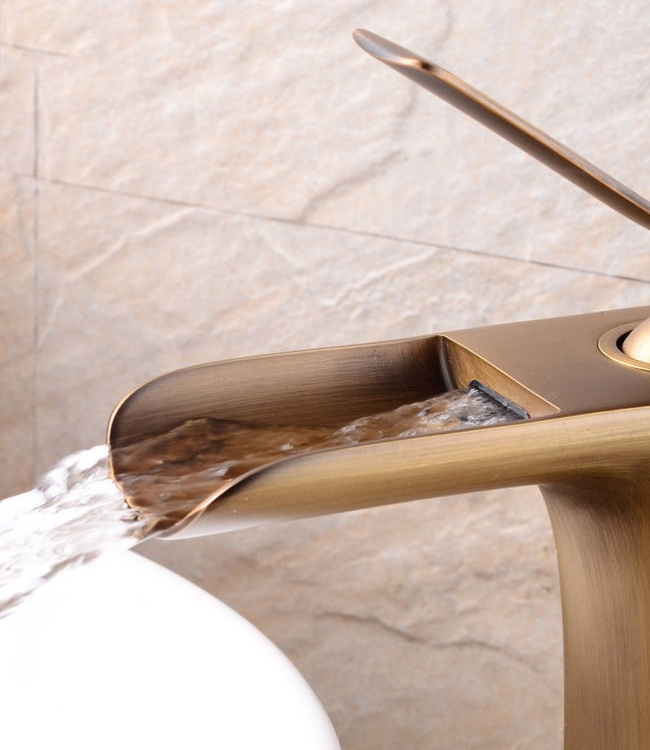 Rene Houtman Watervalkraan Brons - H135 MM