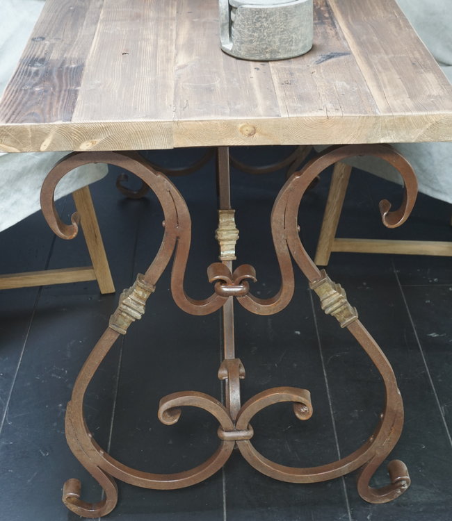 Rene Houtman Tafel Xavi Wagondelen Tafelblad Met Gietijzeren Onderstel