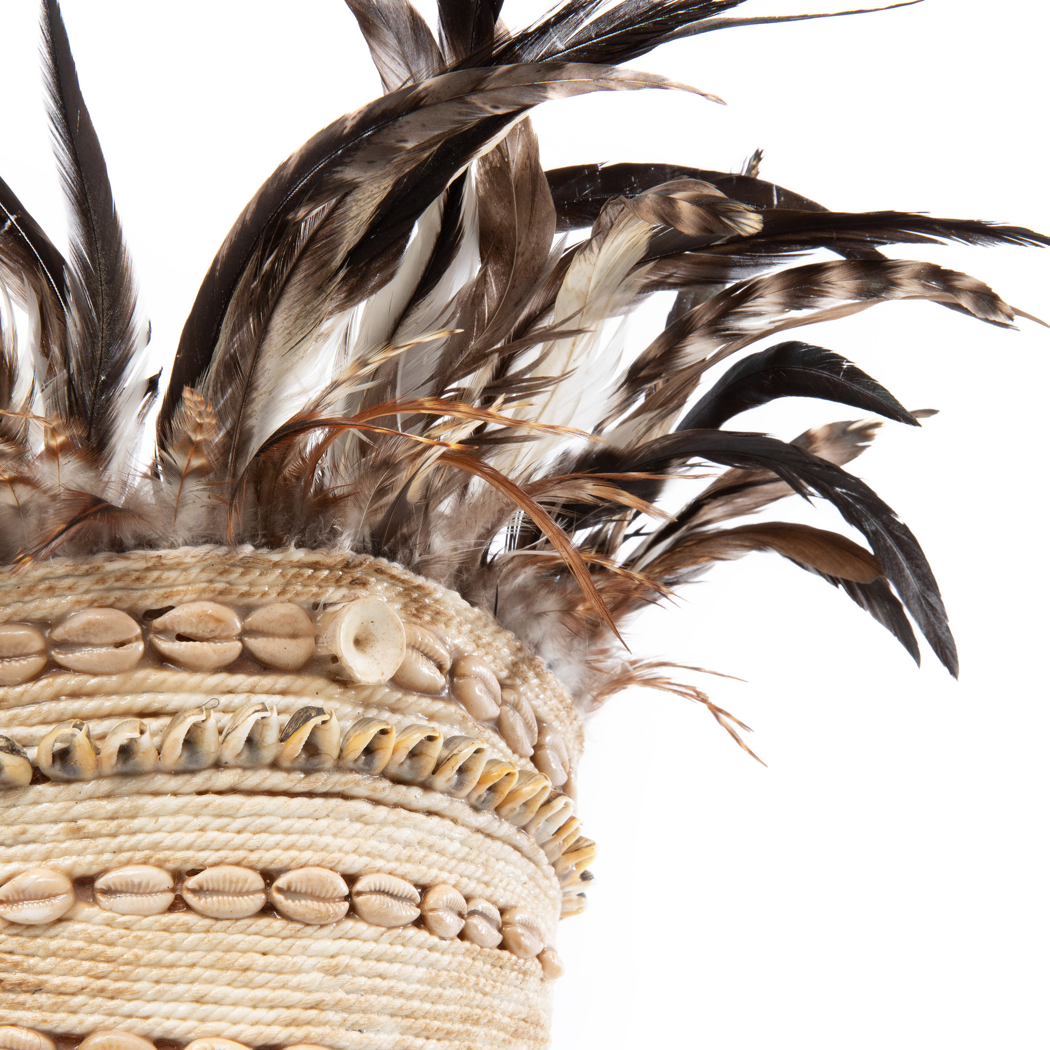 Bazar Bizar The Guinea Feather Hat on Stand - Naturel Zwart