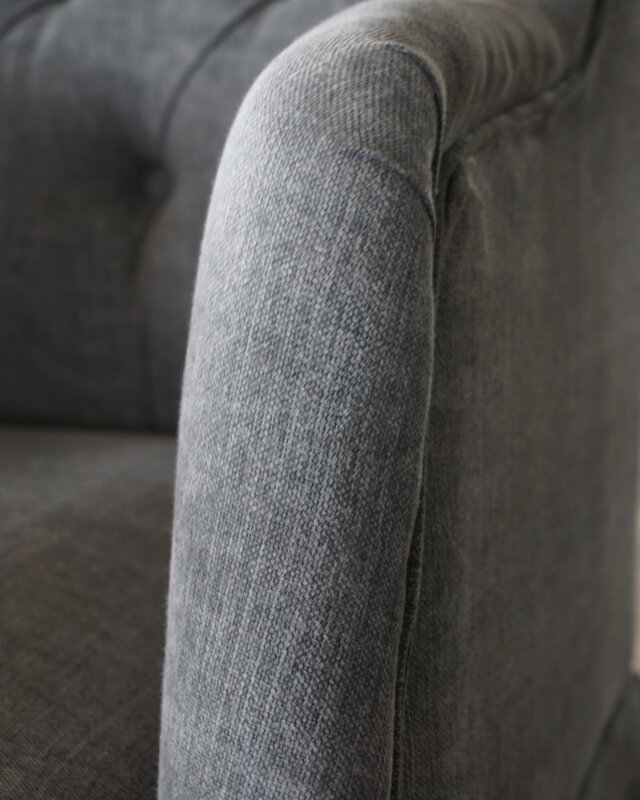 Rene Houtman Fauteuil Mona Gecapitonneerd Met Rok