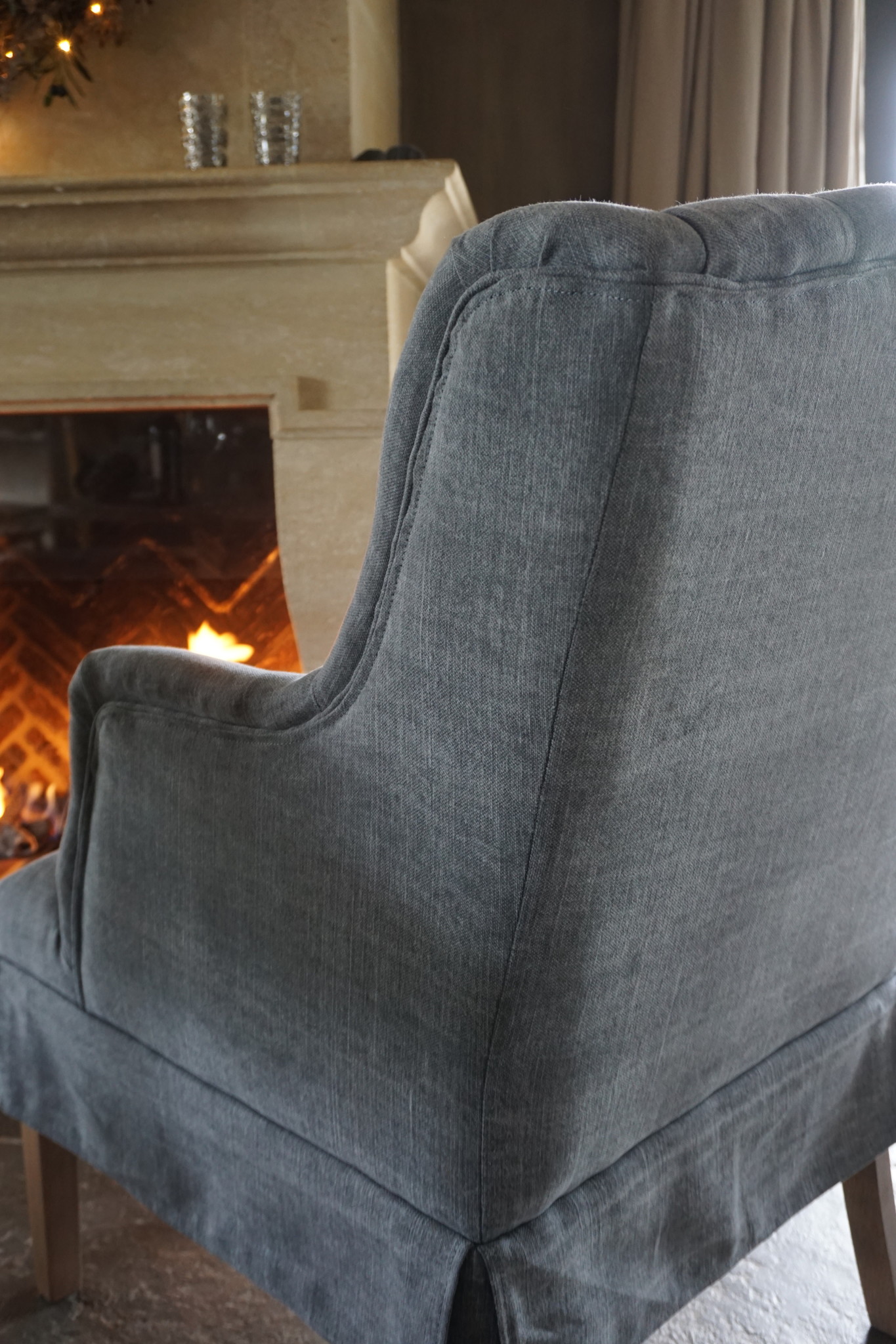 Rene Houtman Fauteuil Mona Gecapitonneerd Met Rok