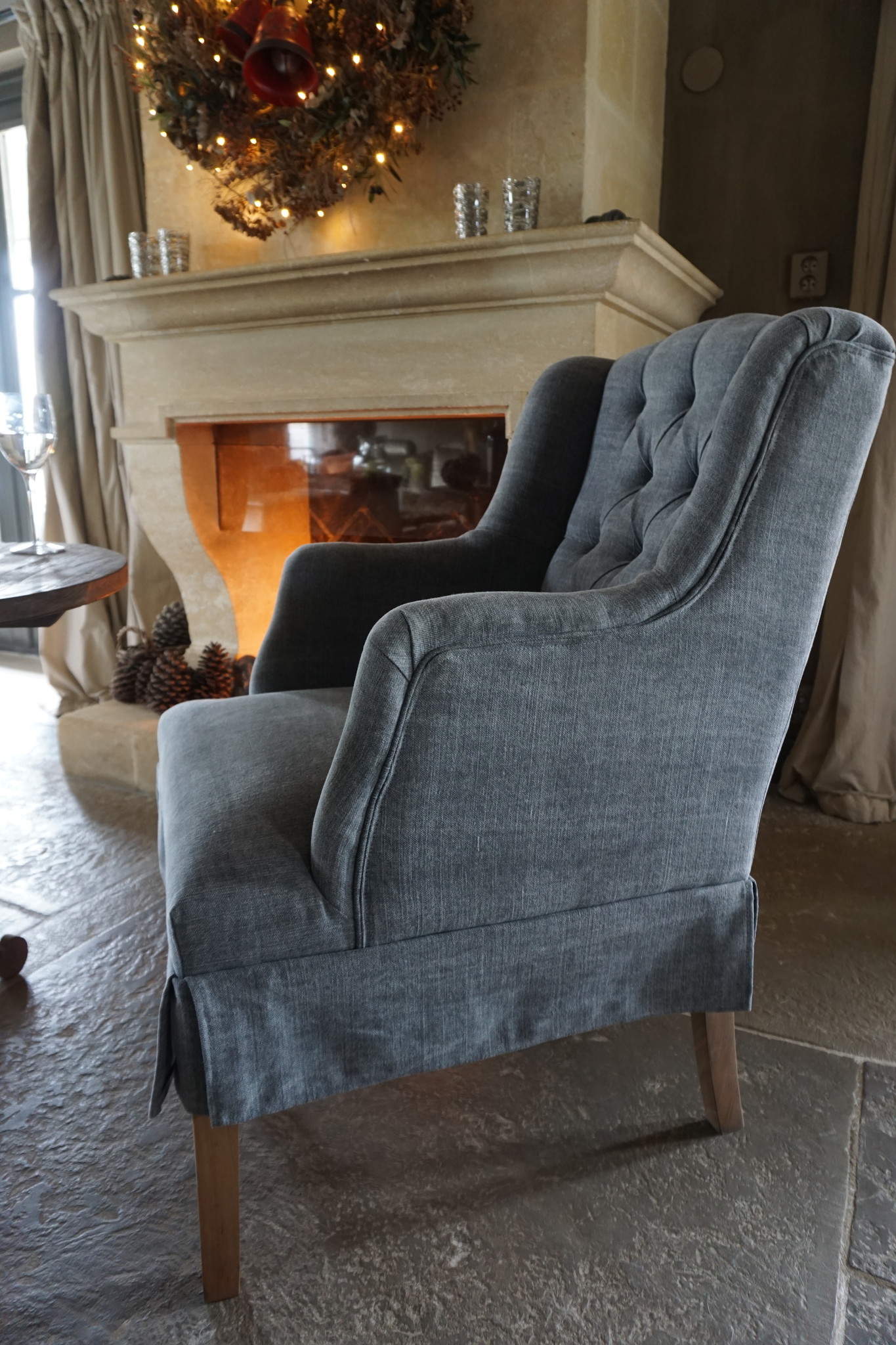 Rene Houtman Fauteuil Mona Gecapitonneerd Met Rok