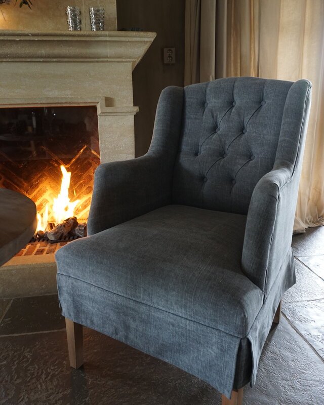 Rene Houtman Fauteuil Mona Gecapitonneerd Met Rok