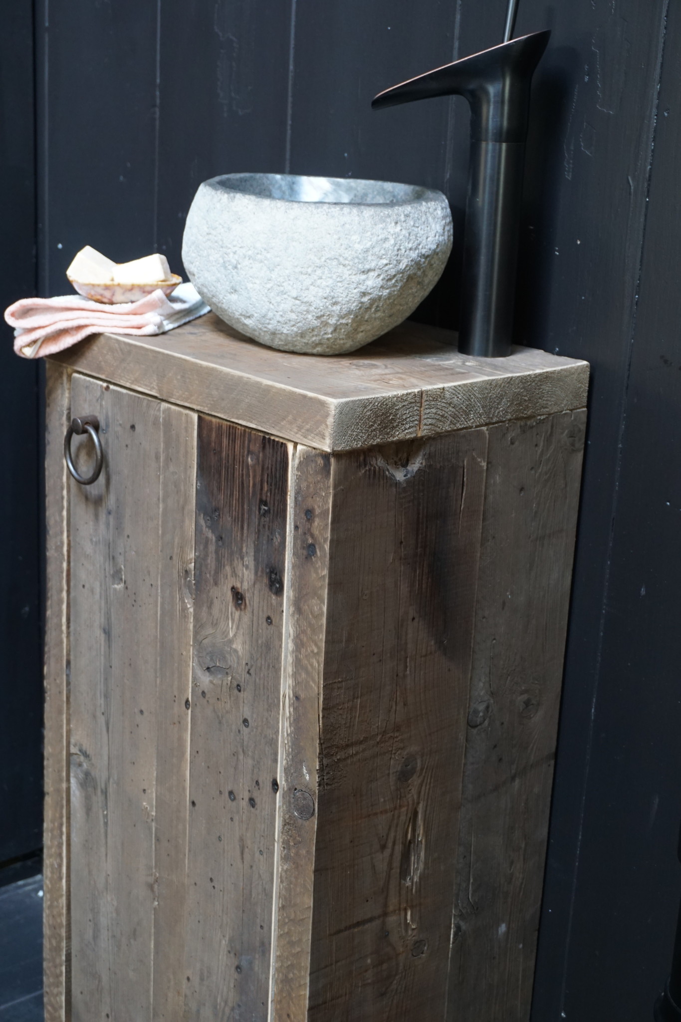 Rene Houtman Toiletmeubel Jur Oude Wagondelen H90xB40 cm