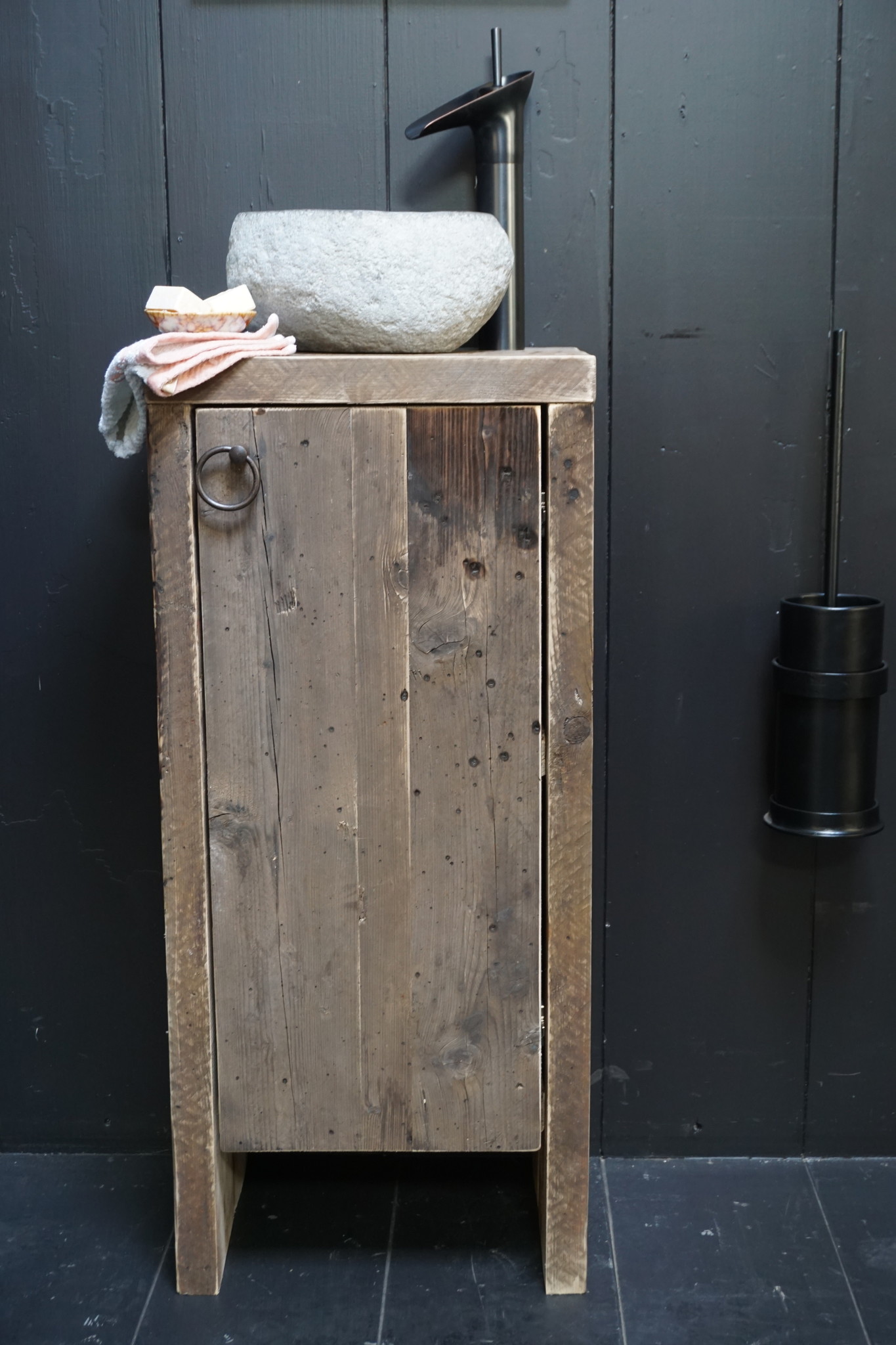 Rene Houtman Toiletmeubel Jur Oude Wagondelen H90xB40 cm