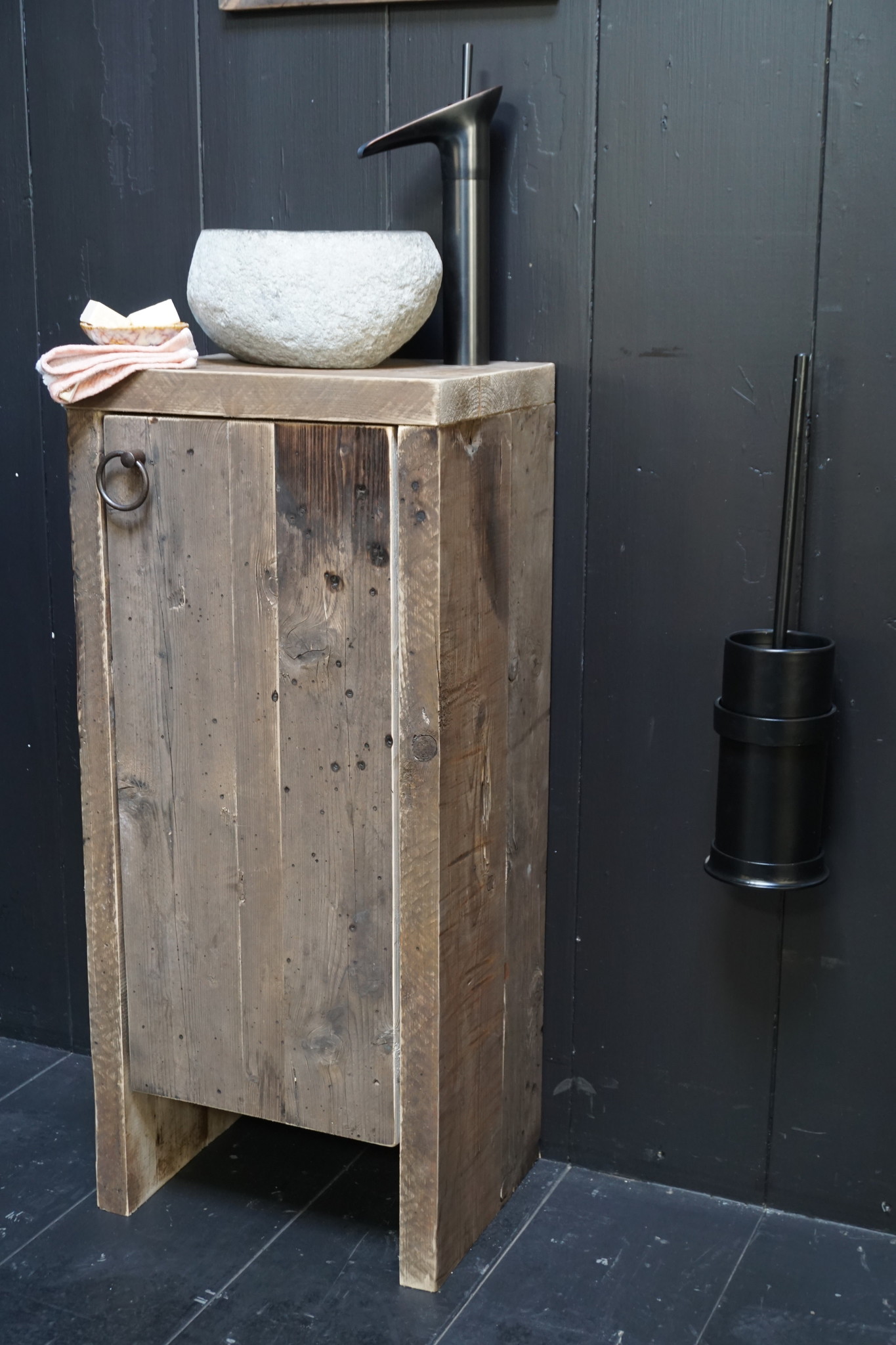 Rene Houtman Toiletmeubel Jur Oude Wagondelen H90xB40 cm