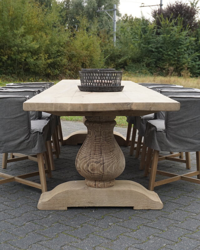 Rene Houtman Eetkamertafel Juliet Oud Eikenhout Bolpoot