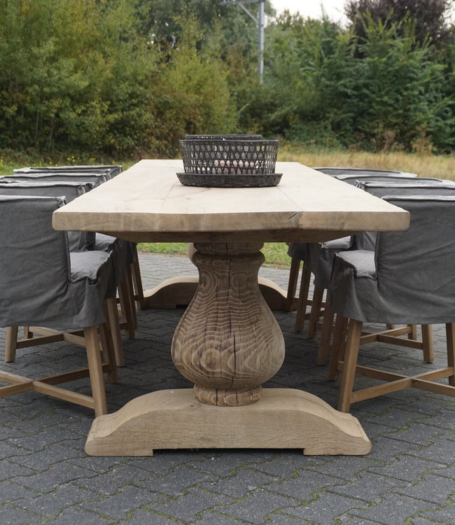 Rene Houtman Eetkamertafel Juliet Oud Eikenhout Bolpoot