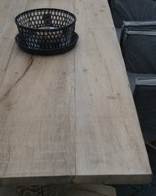 Rene Houtman Eetkamertafel Juliet Oud Eikenhout Bolpoot